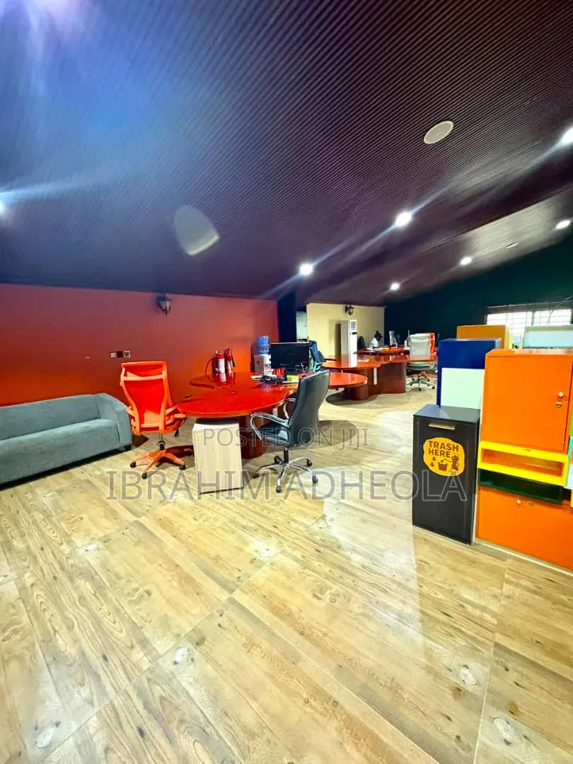 For Rent 
 
Size : 400sqm Office Space
Oregun, Ikeja
Rent: in Oregun