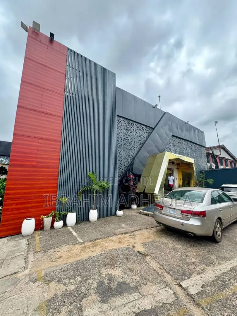 For Rent 
 
Size : 400sqm Office Space
Oregun, Ikeja
Rent: in Oregun