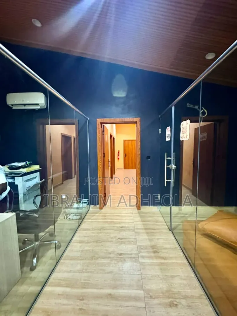 For Rent 
 
Size : 400sqm Office Space
Oregun, Ikeja
Rent: in Oregun