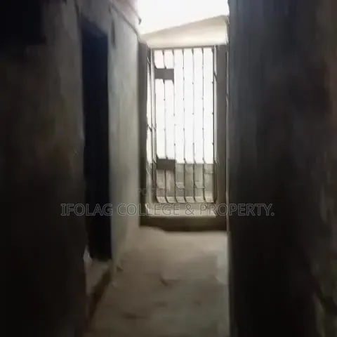 3bdrm Block of Flats in Ijegun for sale in Ijegun