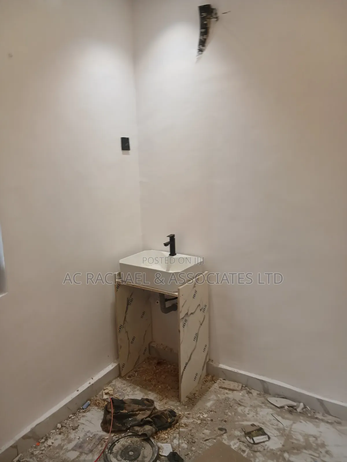 Mini Flat in Paragon Estate for rent in Ago Palace