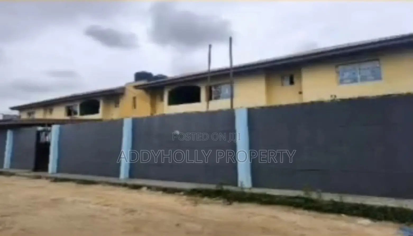 12bdrm Apartment in Igbogbo for sale in Igbogbo