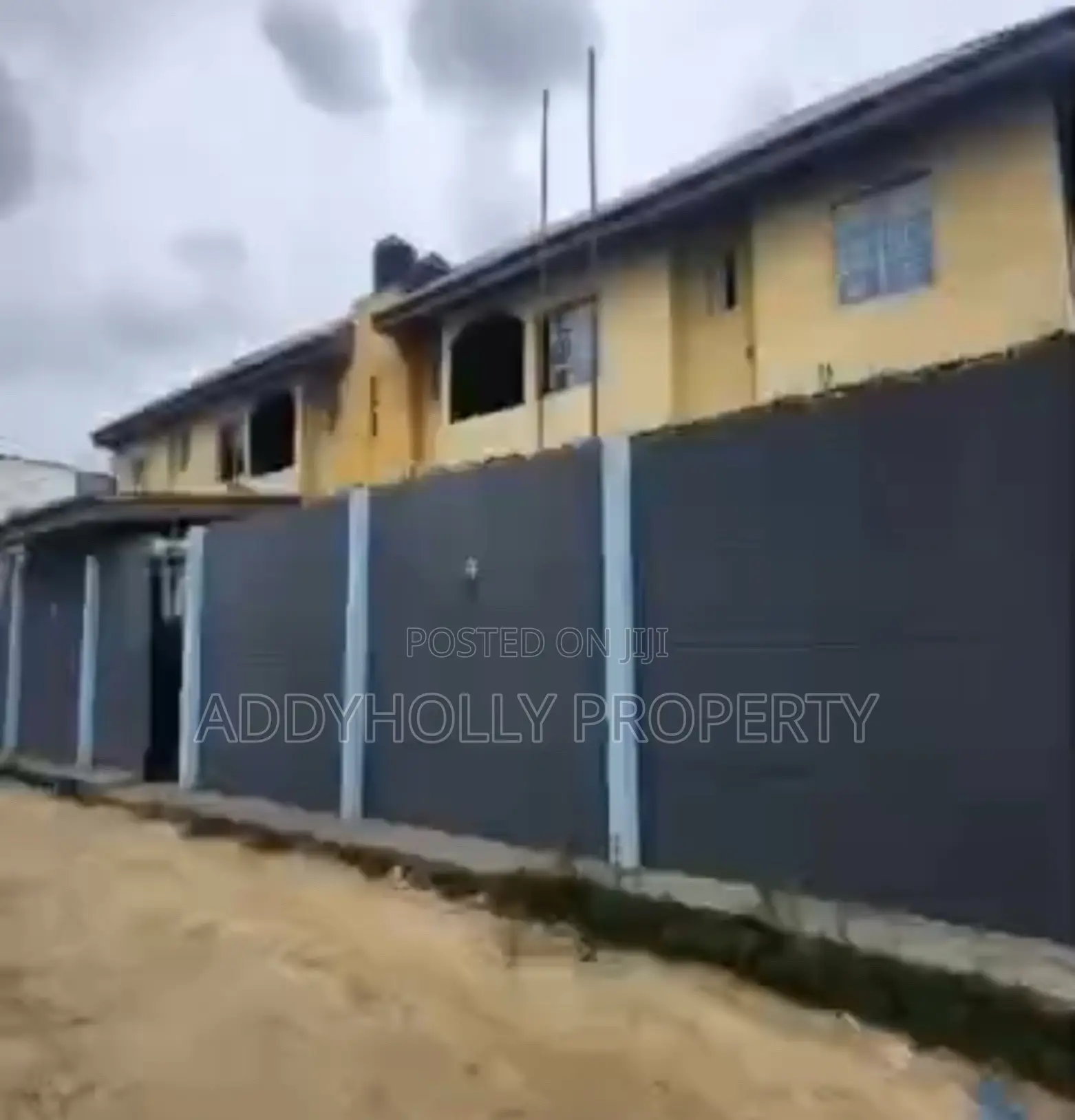12bdrm Apartment in Igbogbo for sale in Igbogbo