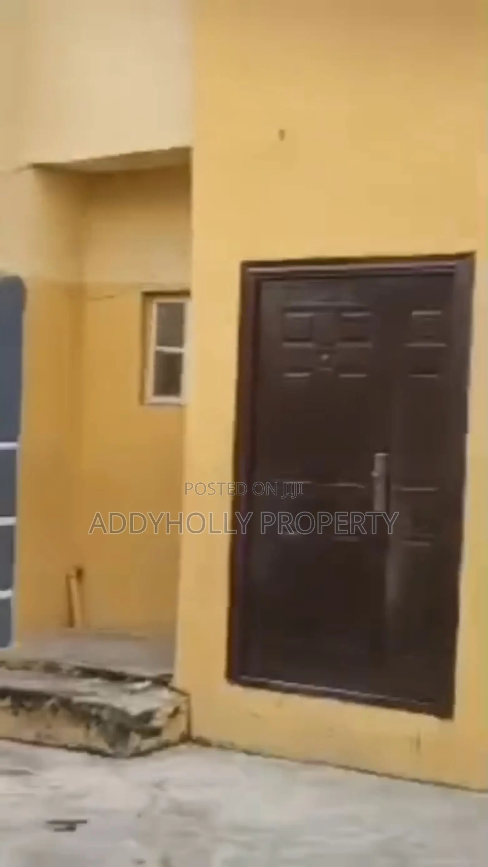 12bdrm Apartment in Igbogbo for sale in Igbogbo