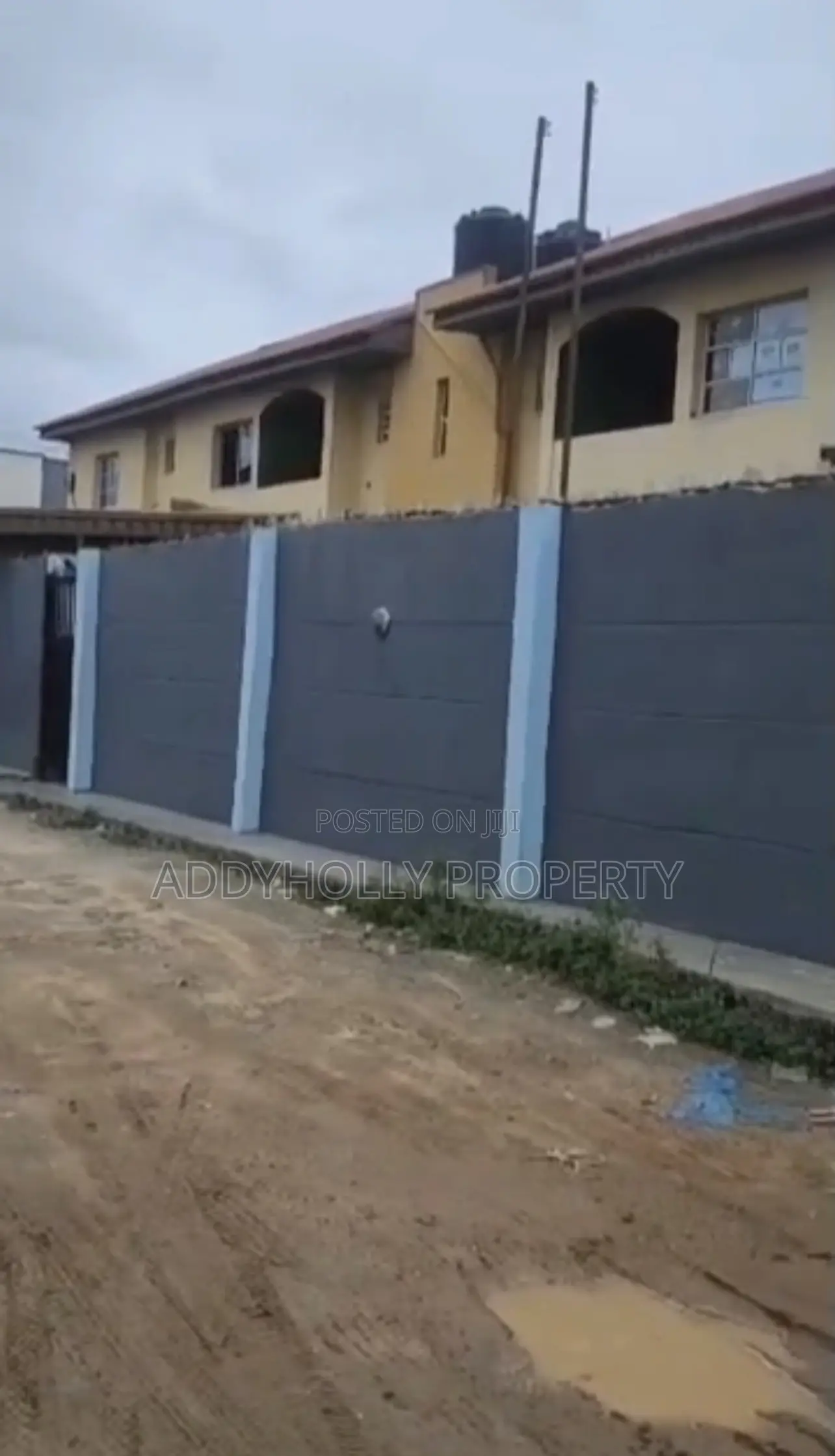 12bdrm Apartment in Igbogbo for sale in Igbogbo