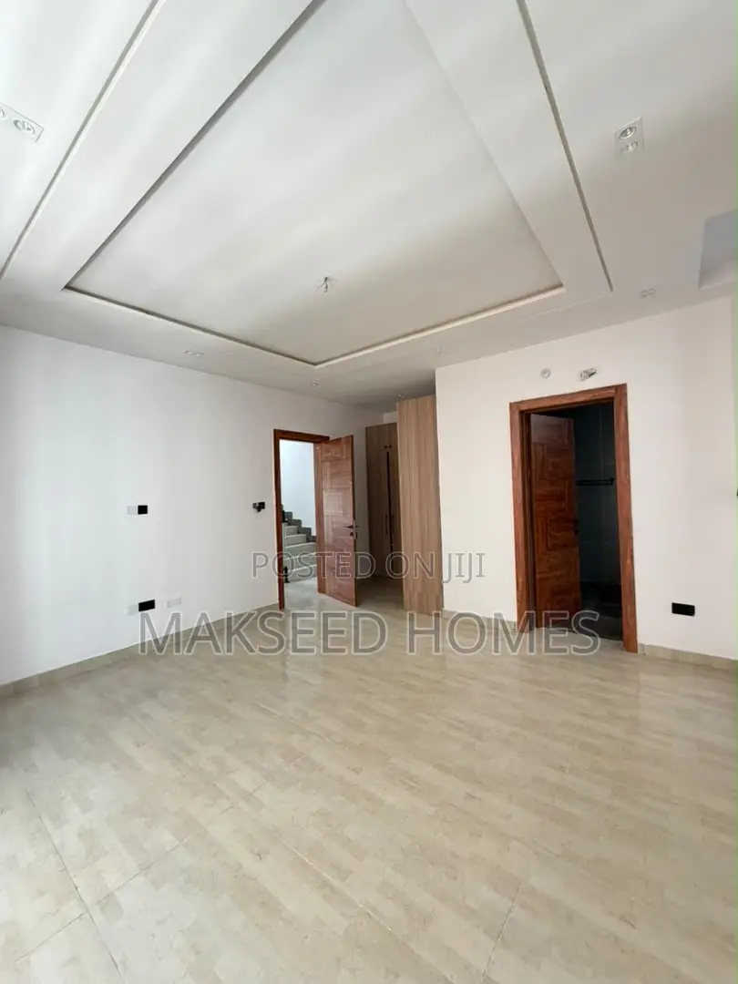 5bdrm Duplex in Lekki Phase 1 for sale in Lekki Phase 1