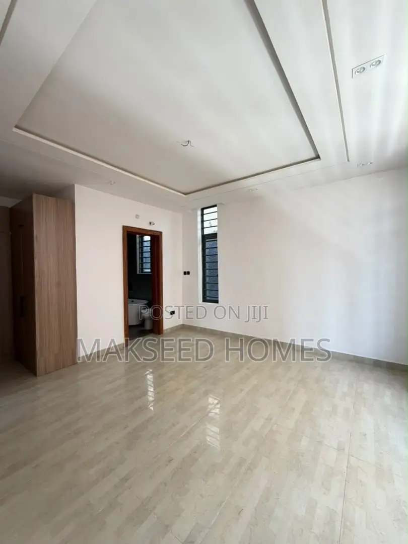 5bdrm Duplex in Lekki Phase 1 for sale in Lekki Phase 1