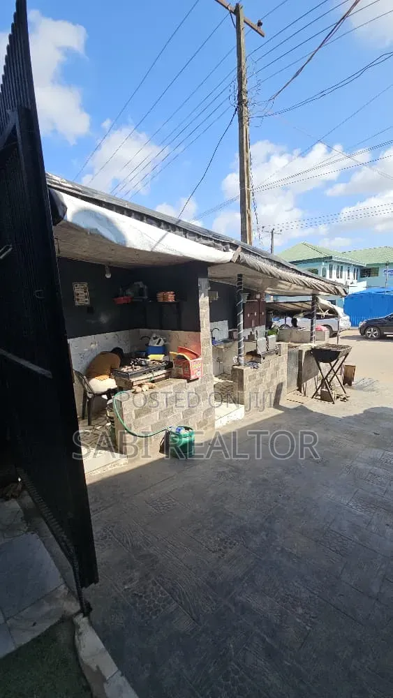 Prime Hotel and Lounge Along Ikola Road Ipaja Lagos for Sale in Ipaja / Ipaja