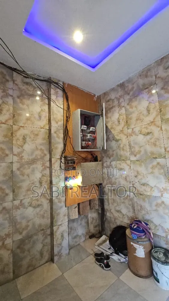 Prime Hotel and Lounge Along Ikola Road Ipaja Lagos for Sale in Ipaja / Ipaja