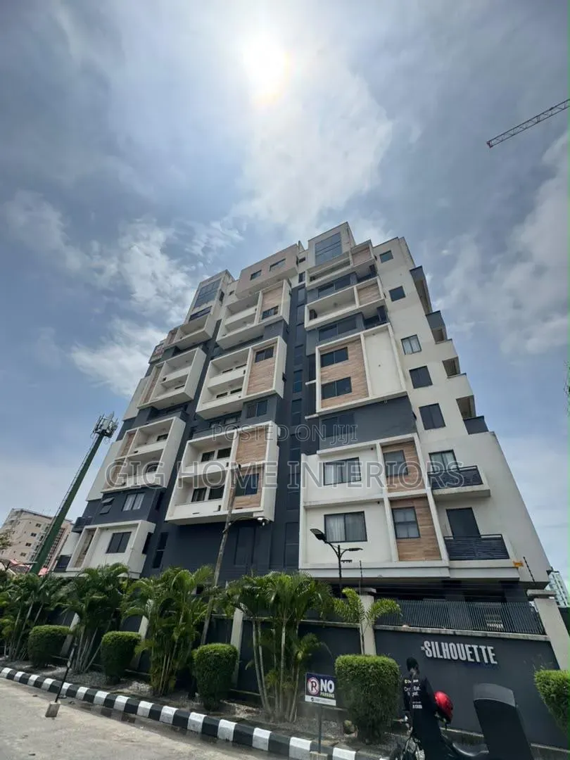 4bdrm Apartment in Vi, Ajah for sale in Ajah