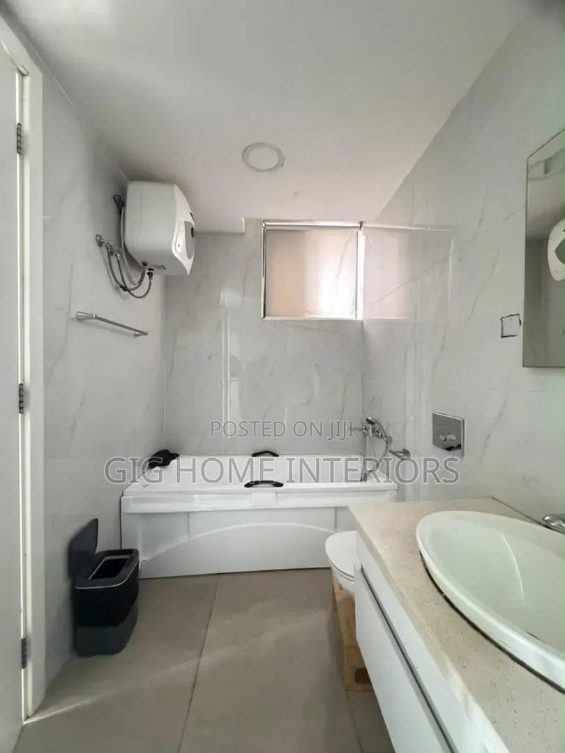 4bdrm Apartment in Vi, Ajah for sale in Ajah
