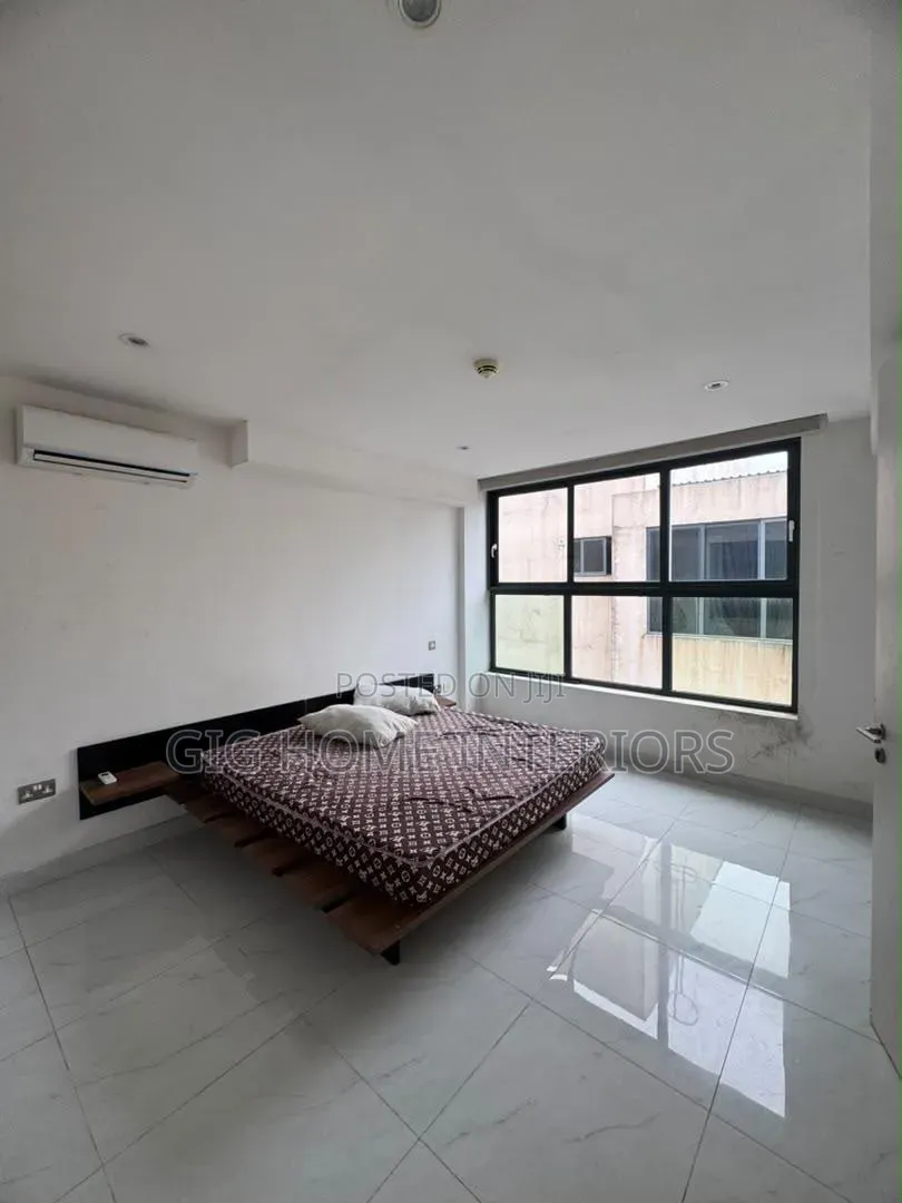 4bdrm Apartment in Vi, Ajah for sale in Ajah