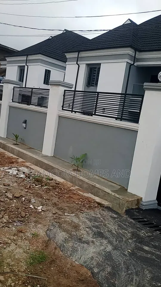5bdrm Duplex in Larry Estate, for sale in Oluyole Estate