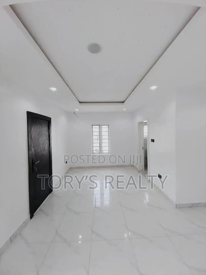 6bdrm Duplex in Chevron for rent in Chevron