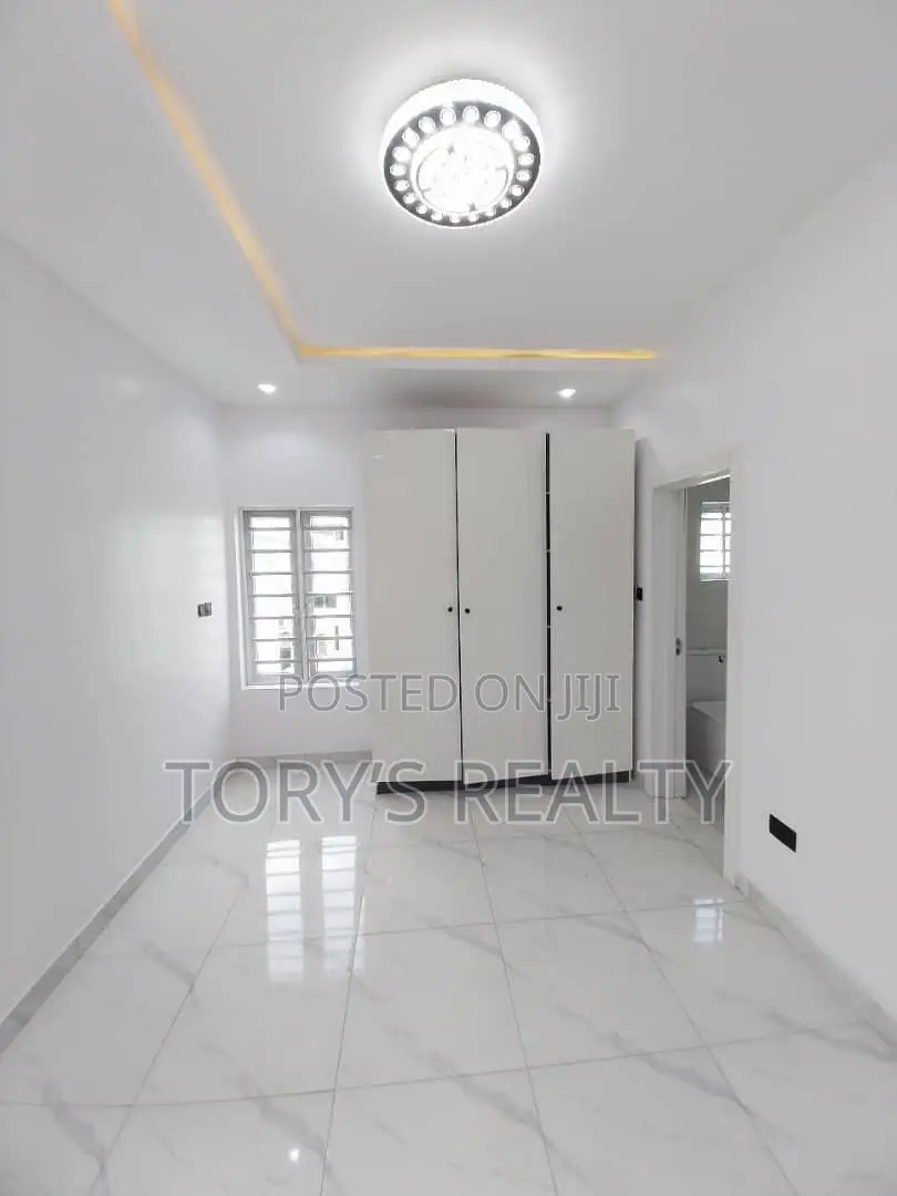 6bdrm Duplex in Chevron for sale in Chevron