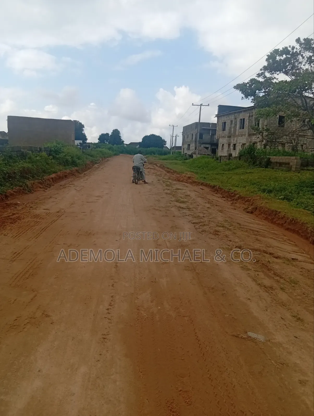 100 Hectares of Land for Sale in Guzape District