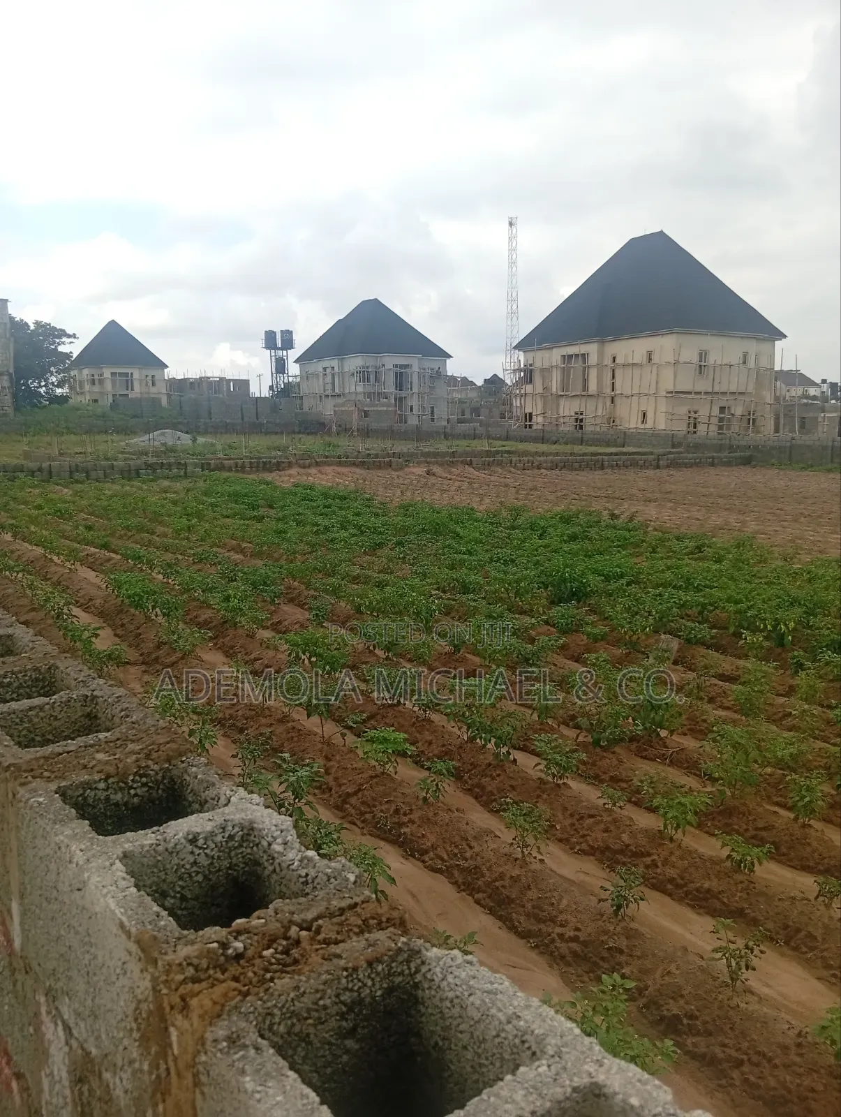 1800sqm2 Lugbe District Abuja in Sabon Lugbe