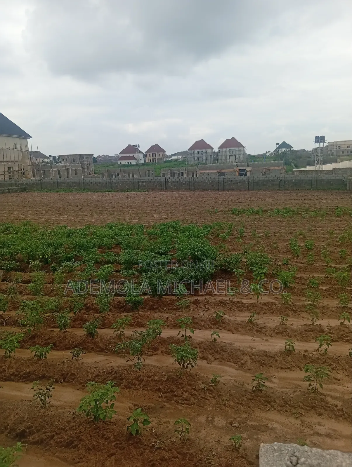 1800sqm2 Lugbe District Abuja in Sabon Lugbe