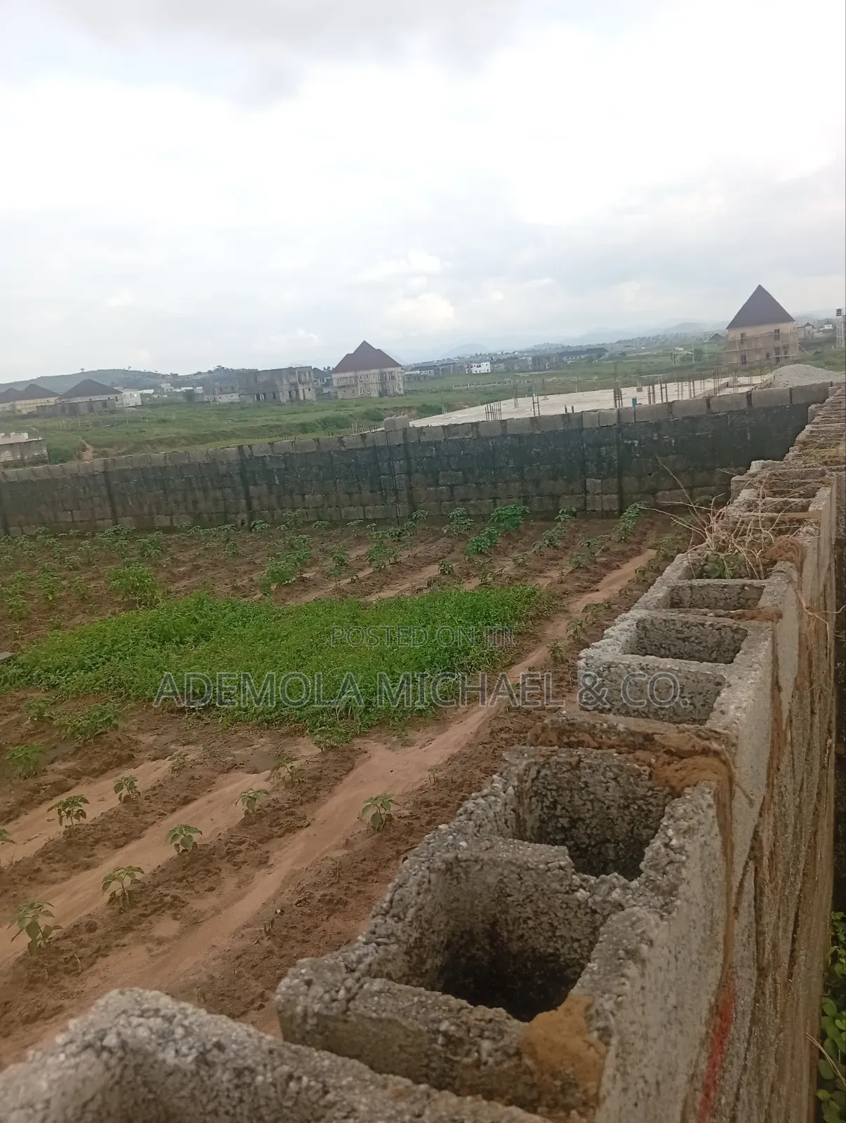 1800sqm2 Lugbe District Abuja in Sabon Lugbe