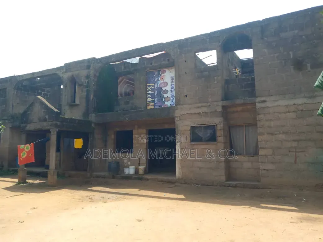 3bdrm Block of Flats in 4 Units 3 Bedroom, Nyanya for sale in Nyanya