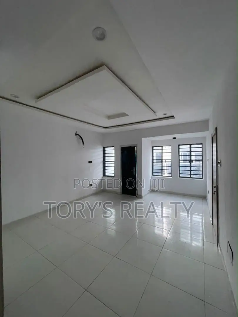 3bdrm Townhouse/Terrace in Lekki Phase 2 for sale in Lekki Phase 2