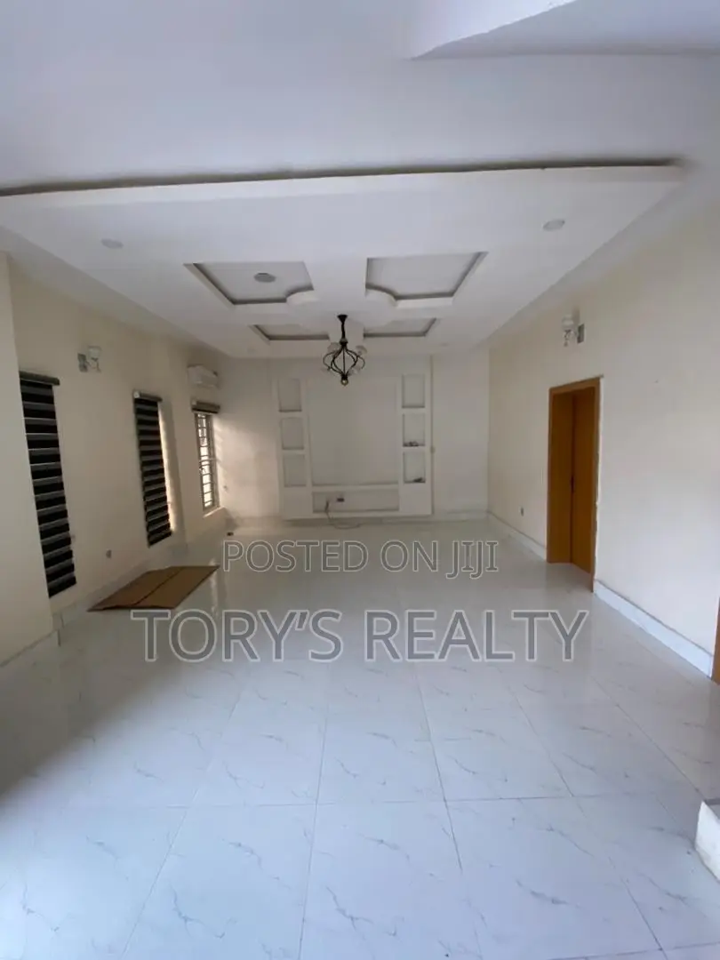4bdrm Duplex in Ikota for rent in Ikota