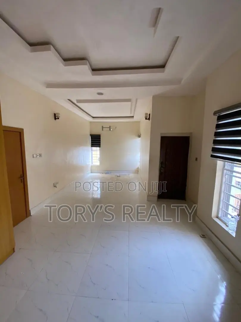 4bdrm Duplex in Ikota for rent in Ikota