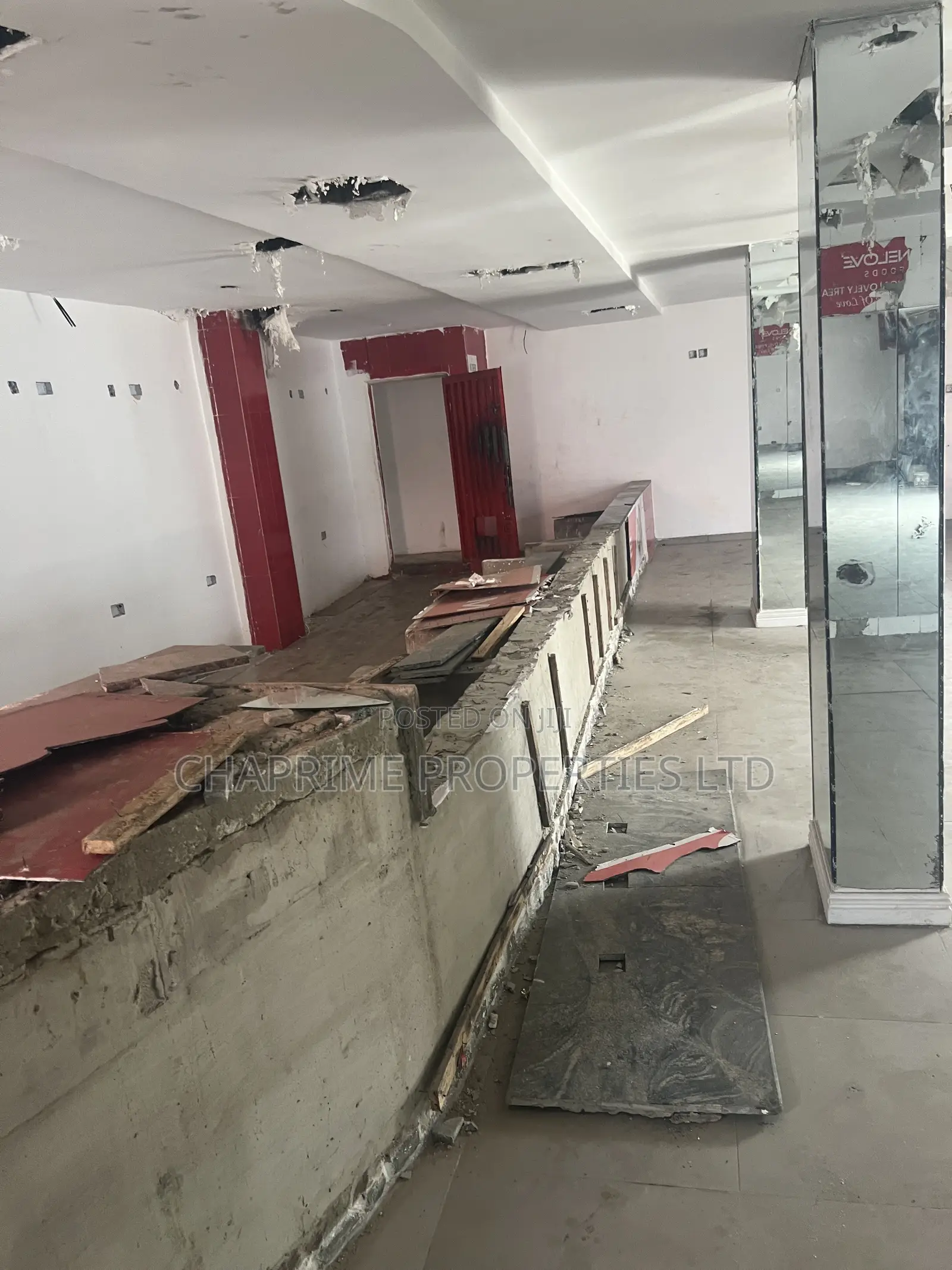 Commercial Building for Rent Along the Road. in Egbeda