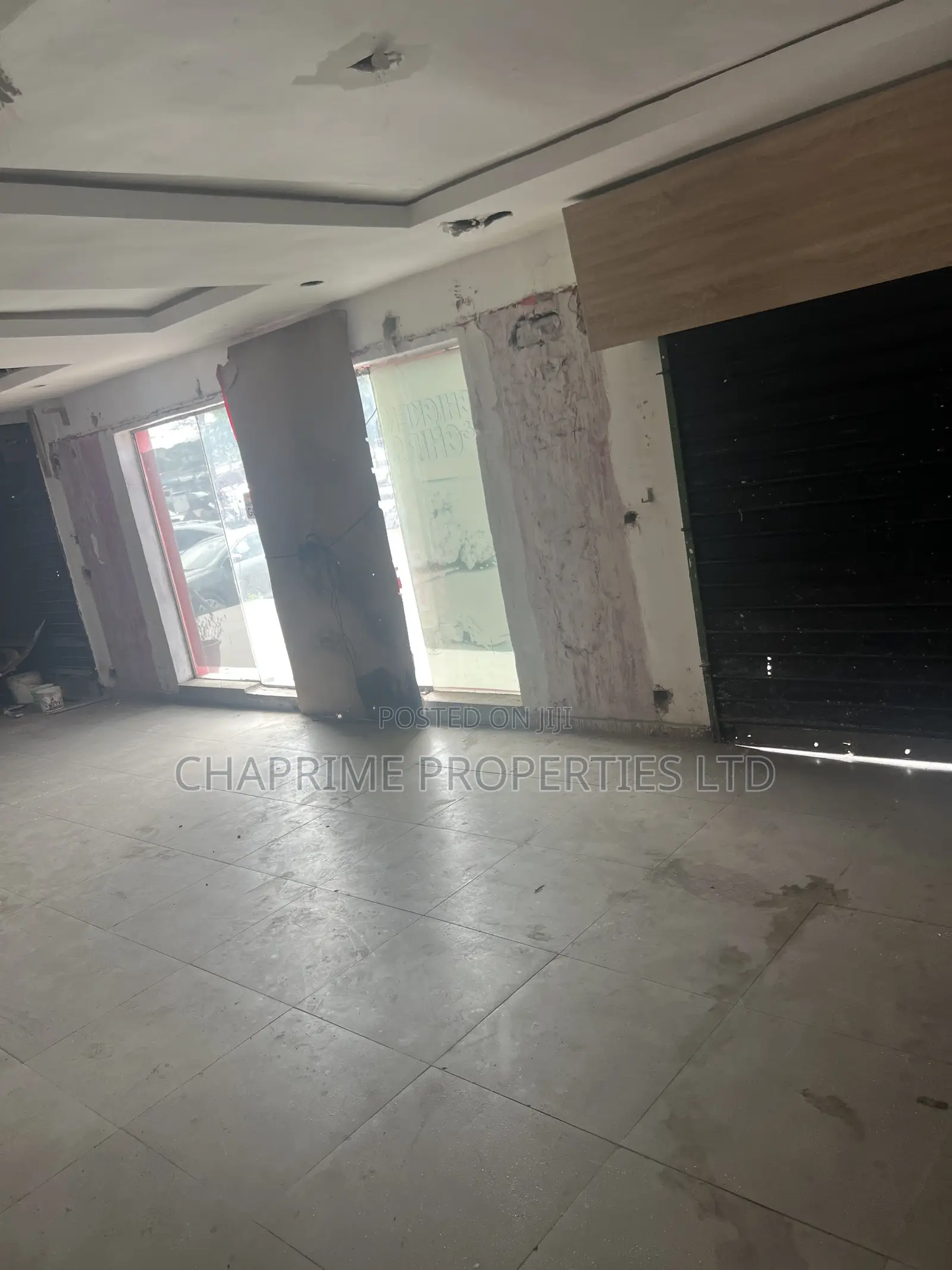 Commercial Building for Rent Along the Road. in Egbeda