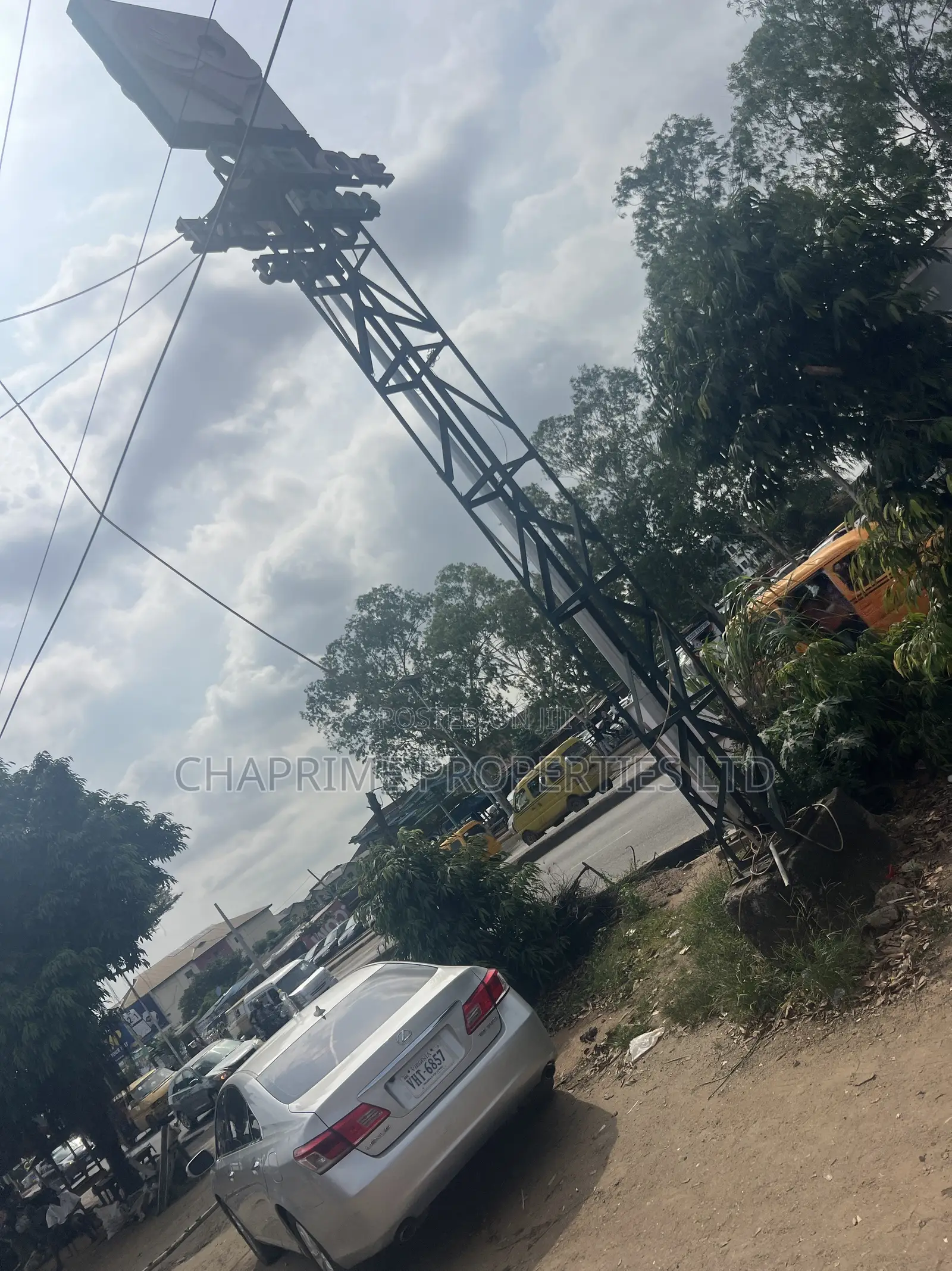 Commercial Building for Rent Along the Road. in Egbeda