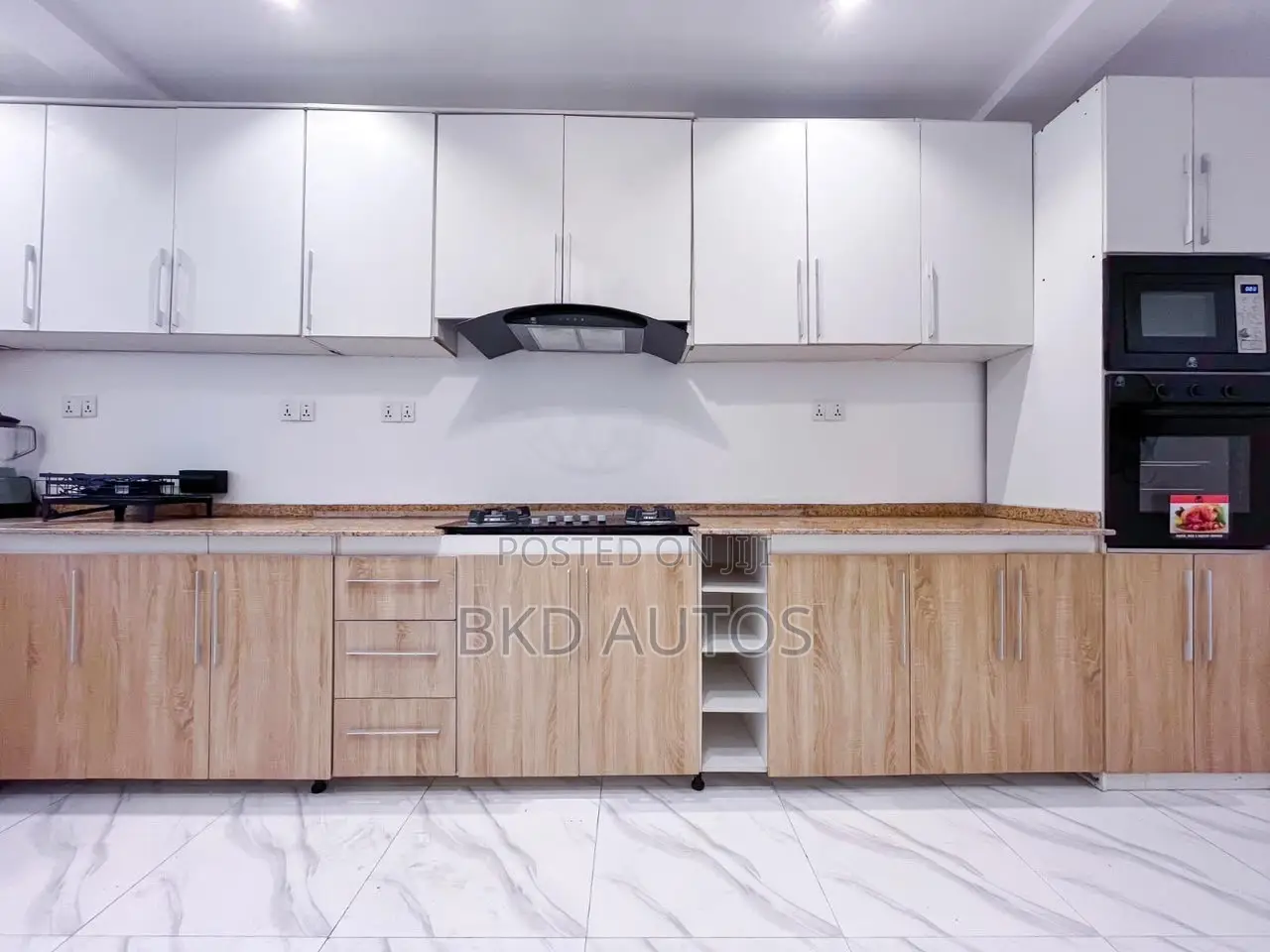 Furnished 3bdrm Apartment in Chevron for sale in Chevron