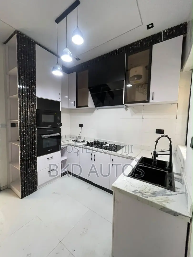 3bdrm Duplex in Ikota for sale in Ikota