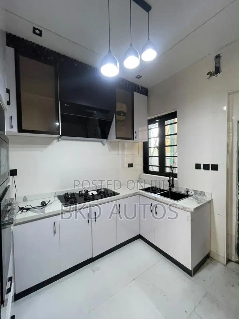 3bdrm Duplex in Ikota for sale in Ikota