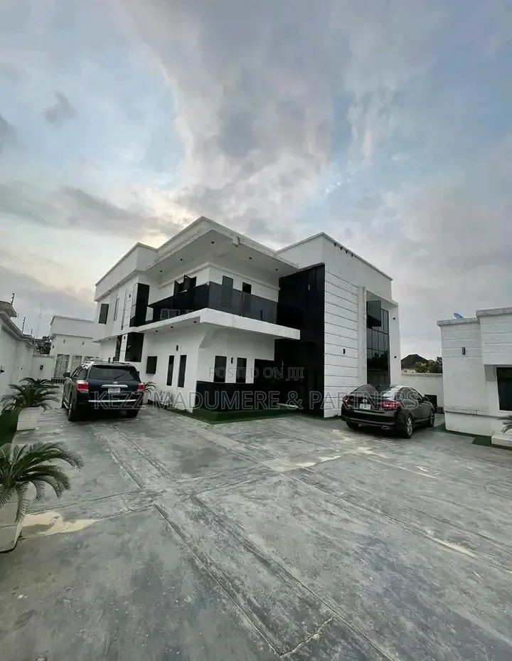 4bdrm Duplex in Radio Est , Mgboba , New Layout for sale in New Layout