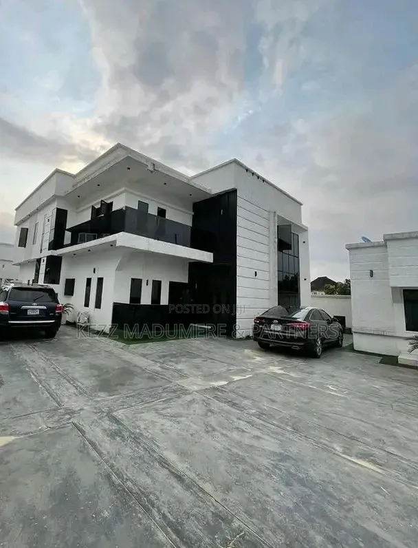 4bdrm Duplex in Radio Est , Mgboba , New Layout for sale in New Layout