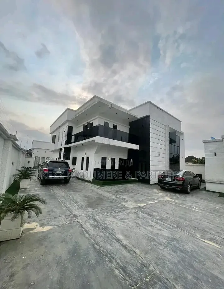 4bdrm Duplex in Radio Est , Mgboba , New Layout for sale in New Layout