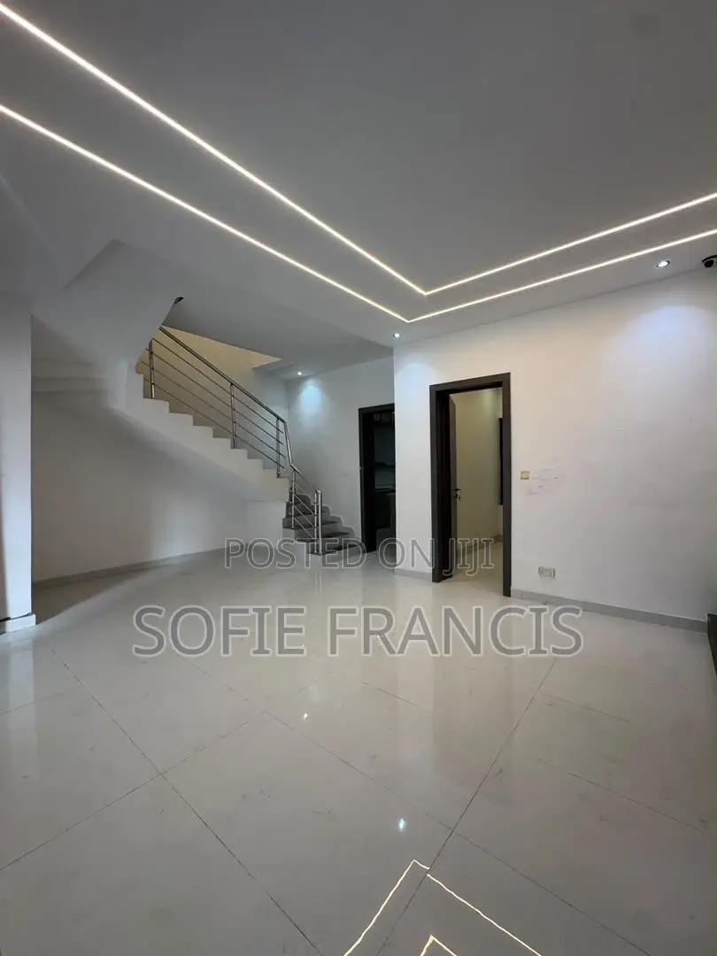4bdrm Duplex in Vgc for sale in VGC / Ajah