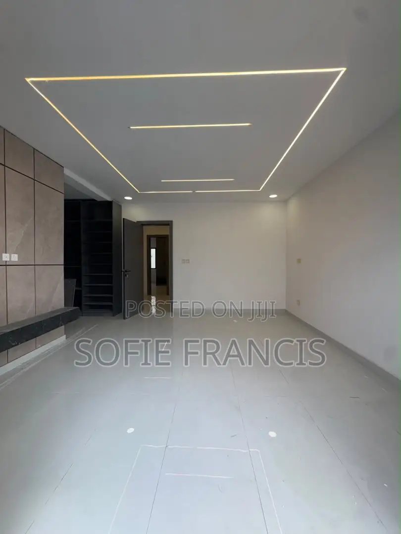 4bdrm Duplex in Vgc for sale in VGC / Ajah