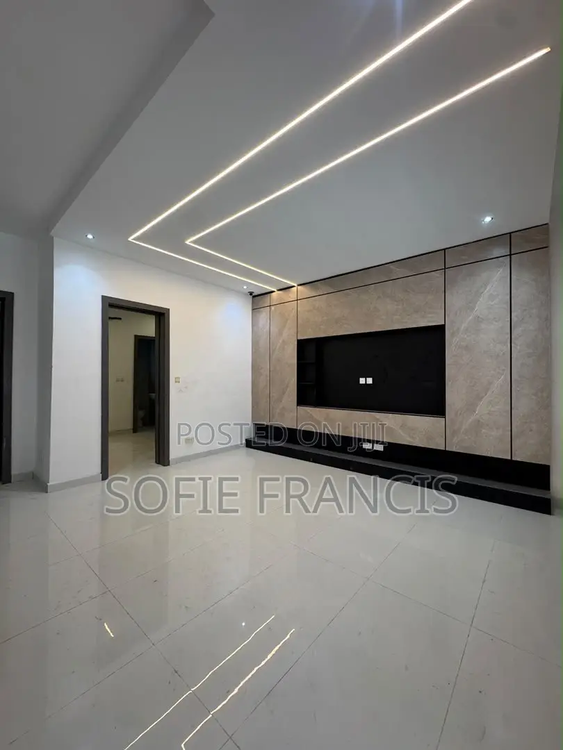 4bdrm Duplex in Vgc for sale in VGC / Ajah