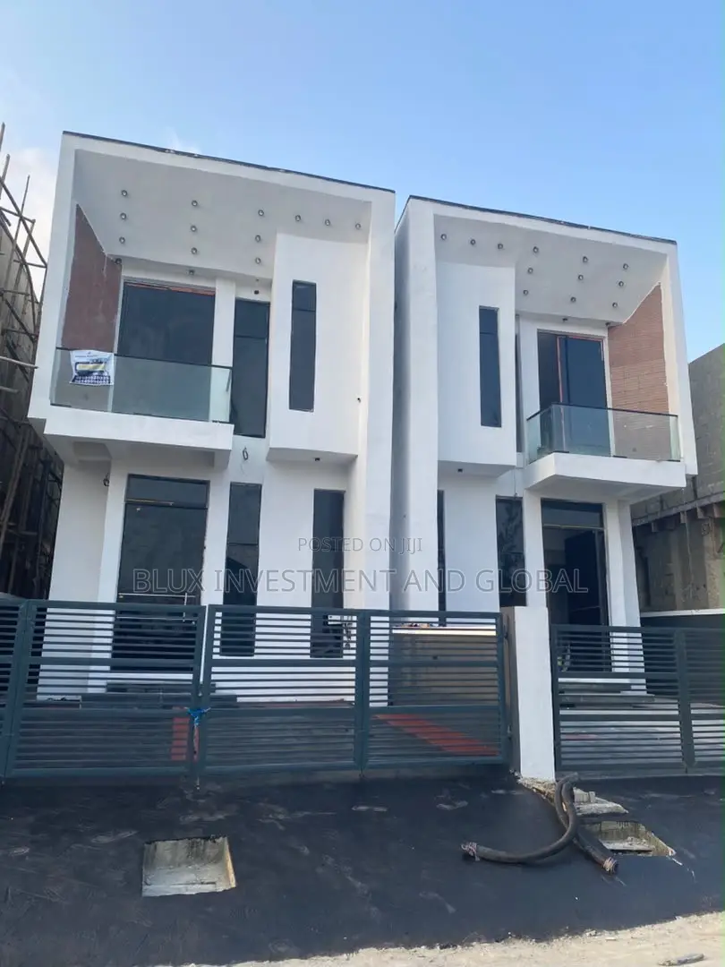 4bdrm Duplex in Ikota Extension for sale in Ikota