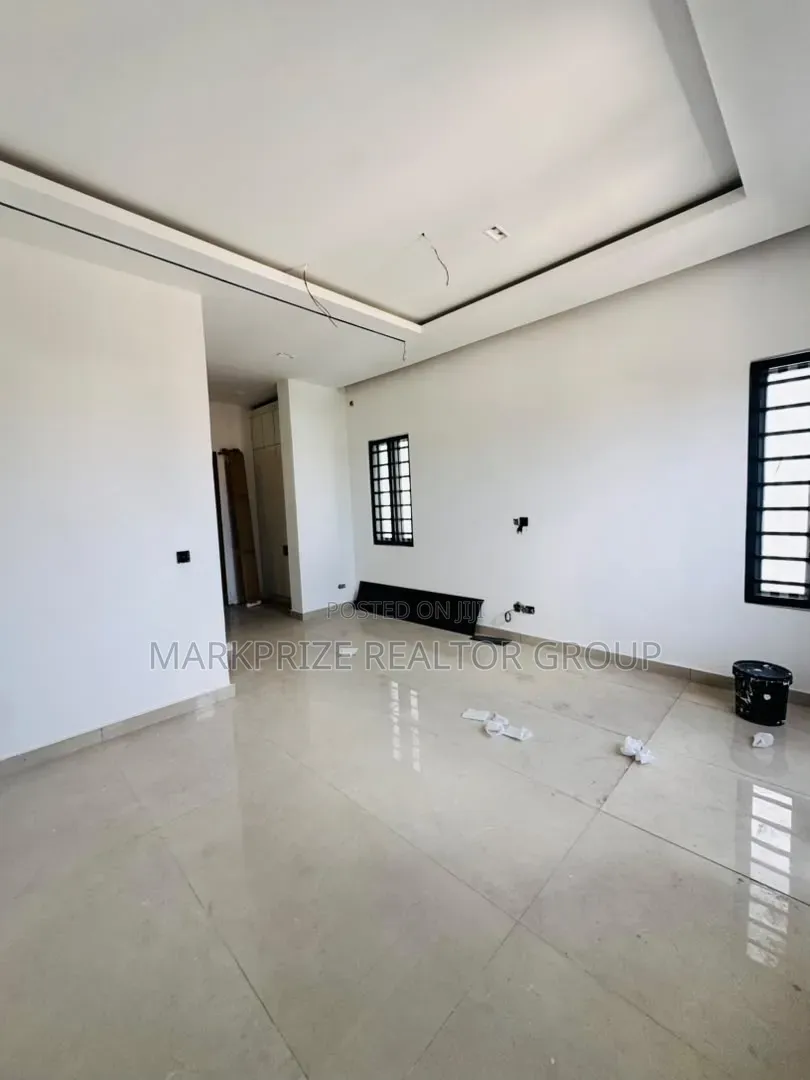 5bdrm Duplex in Maryland Lagos for sale in LSDPC Maryland Estate