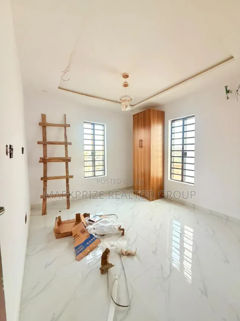 5bdrm Duplex in Omole Phase 2 Lagos for sale in Omole Phase 2