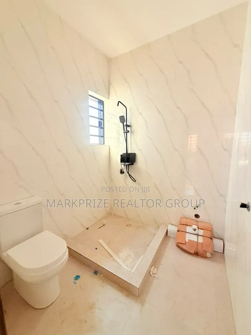 5bdrm Duplex in Omole Phase 2 Lagos for sale in Omole Phase 2