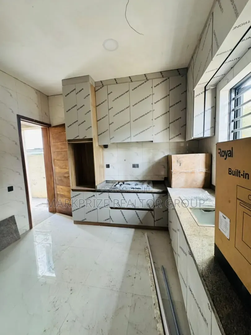 4bdrm Duplex in College Road Fagba for sale in College