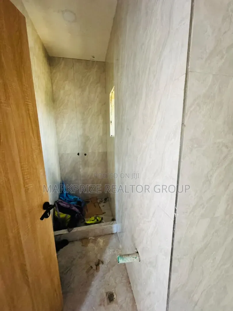 4bdrm Duplex in College Road Fagba for sale in College