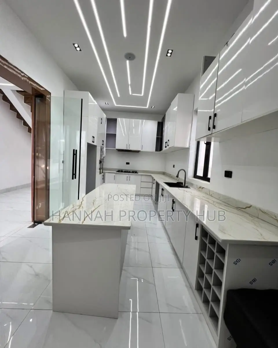 5bdrm House in Ajah Estate for sale in Ajah