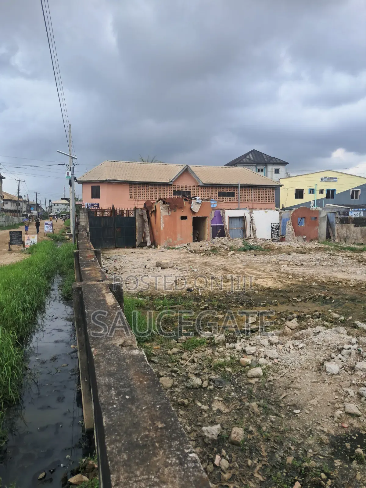 3 Plots Dry at Ijegun Satelite Chemist Bustop in Satelite Town