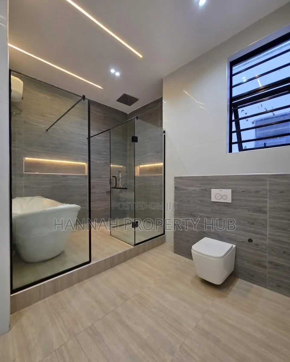 5bdrm Duplex in Lekki for sale in Lekki