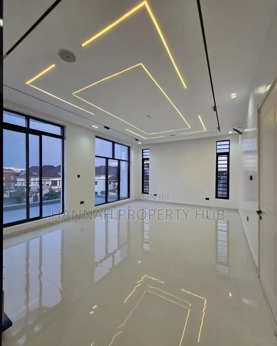 5bdrm Duplex in Lekki for sale in Lekki