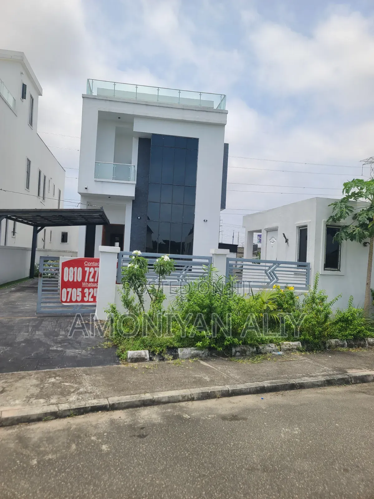 5bdrm Mansion in Royal Garden Estate, Off Lekki-Epe Expressway for sale in Off Lekki-Epe Expressway